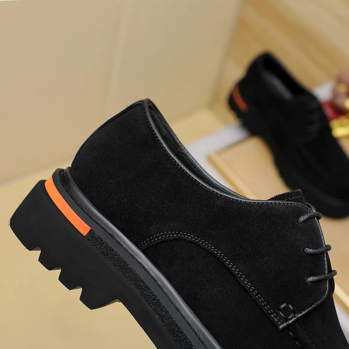 Men's shoes 💰660 💰 Louis Vuitton LV ® Autumn and Winter 🆕 models 🔛Full shoe counter First layer cowhide, 🐂Leather lined casual shoes for men, super soft outsole, essential for driving. Counter synchronization Original first layer cowhide Completely 1:1 mold customization 🌹Top version, 2 colors available! Number: 38-45 (37.46. Customized)